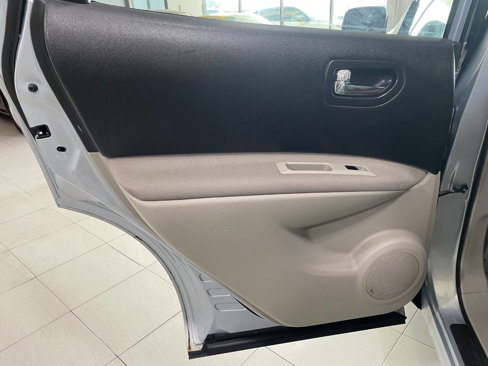 Used 2012 Nissan Rogue SV w/ Premium Pkg image 17