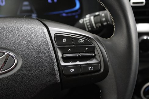 Used 2023 Hyundai Venue Limited image 9