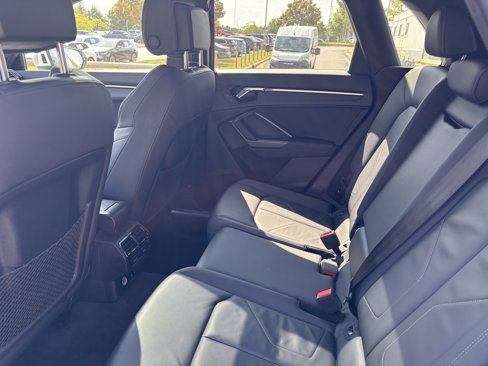 Used 2024 Audi Q3 2.0T Premium image 34