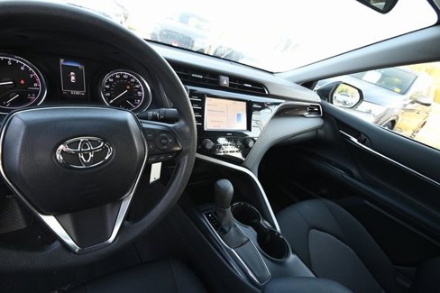 Used 2020 Toyota Camry LE image 8