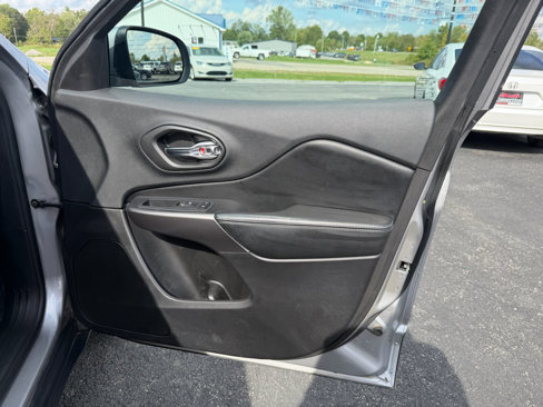 Used 2020 Jeep Cherokee Latitude w/ Cold Weather Group image 20
