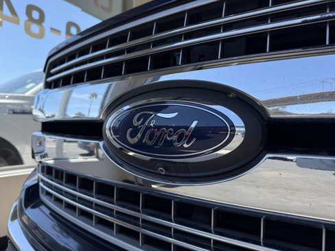 Used 2018 Ford F150 Lariat w/ Equipment Group 502A Luxury image 4