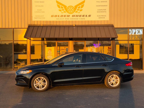 Used 2018 Ford Fusion SE w/ Fusion SE Technology Package image 2