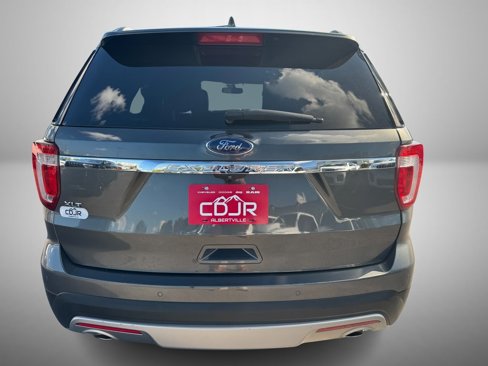 Used 2017 Ford Explorer XLT w/ Equipment Group 202A image 7
