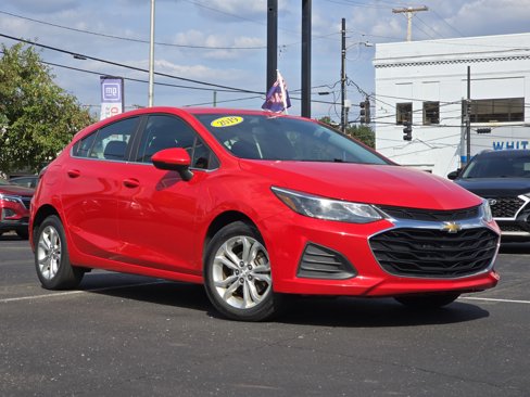 Used 2019 Chevrolet Cruze LT image 2
