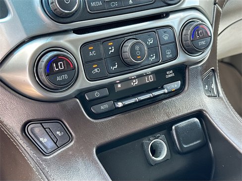 Used 2018 Chevrolet Suburban LT image 16