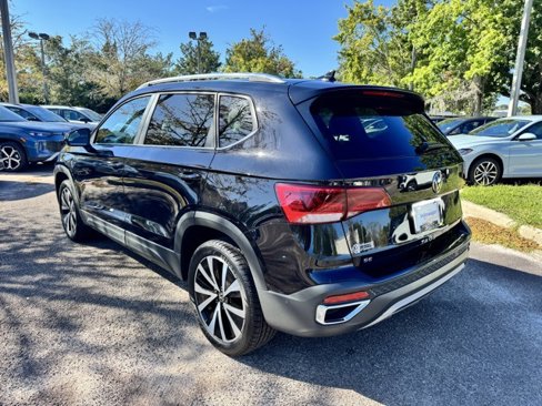 Certified 2024 Volkswagen Taos SE image 4