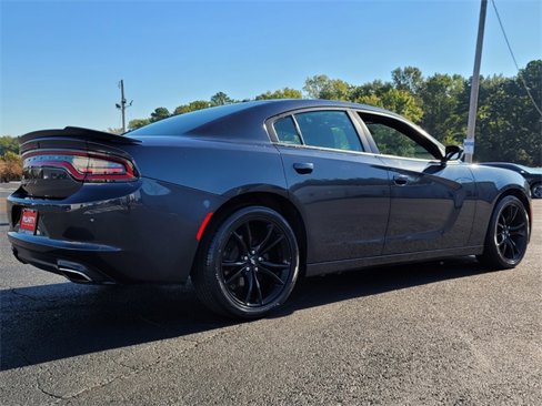 Used 2018 Dodge Charger SXT w/ Blacktop Package image 3