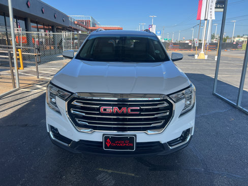 Used 2023 GMC Terrain SLT image 2
