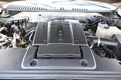 Used 2010 Lincoln Navigator 4WD image 29