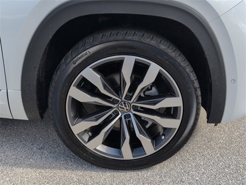 Certified 2023 Volkswagen Atlas Cross Sport SEL Premium R-Line image 17