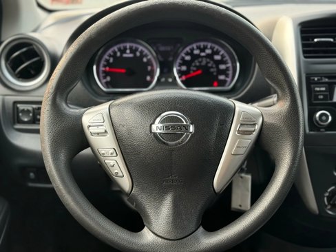 Used 2016 Nissan Versa SV image 10