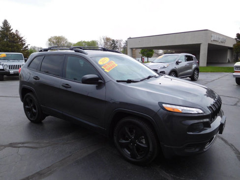 Used 2017 Jeep Cherokee Sport w/ Cold Weather Group image 10