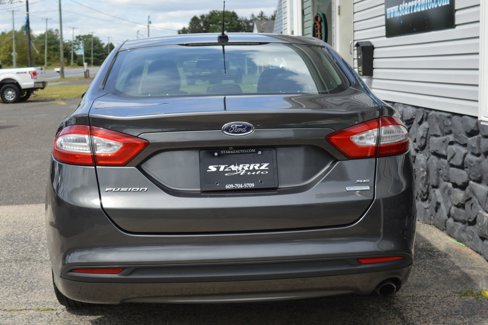 Used 2015 Ford Fusion SE w/ Equipment Group 202A image 4