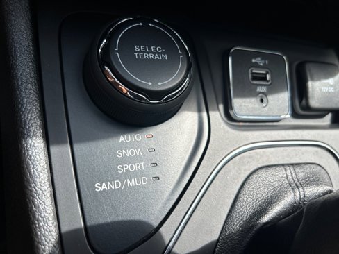 Used 2021 Jeep Cherokee Latitude Lux image 24
