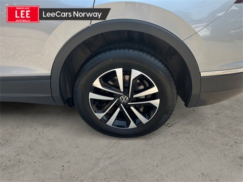 Used 2022 Volkswagen Tiguan S image 14