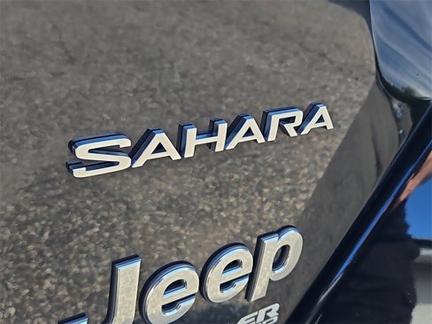 Used 2021 Jeep Wrangler Unlimited Sahara w/ Dual Top Group image 13