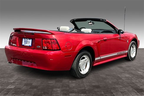 Used 1999 Ford Mustang Convertible image 28