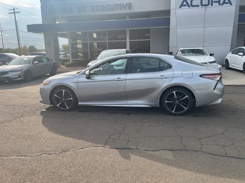 Used 2019 Toyota Camry XSE image 5