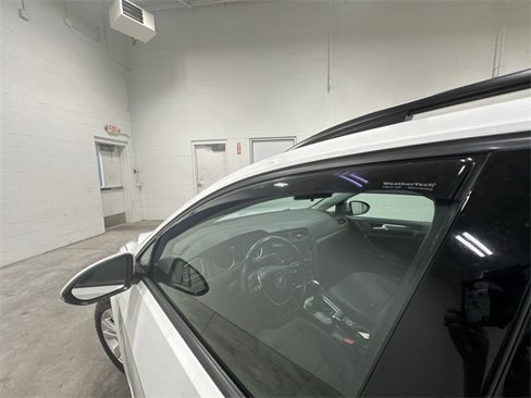 Used 2018 Volkswagen Golf S image 21