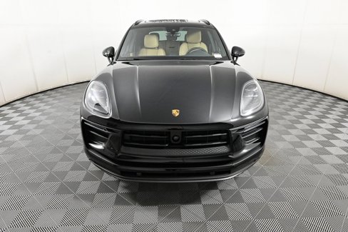 Used 2025 Porsche Macan image 37