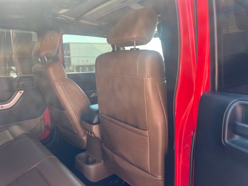 Used 2011 Jeep Wrangler Unlimited Rubicon w/ Connectivity Group image 14