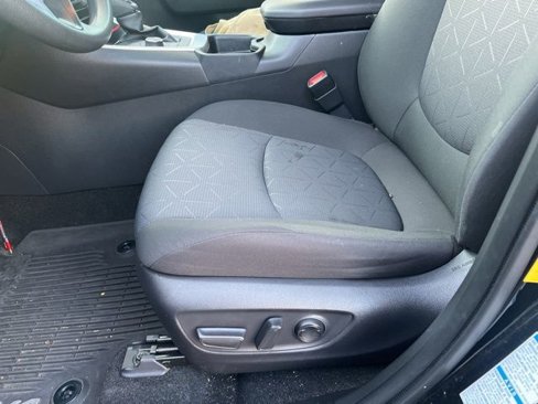 Used 2020 Toyota RAV4 XLE image 6