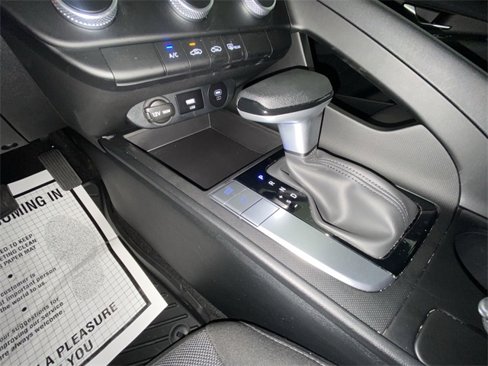Used 2025 Hyundai Elantra SE image 19