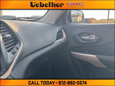 Used 2017 Jeep Cherokee Sport image 29