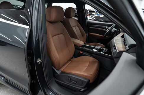 Used 2021 Audi e-tron Premium image 11