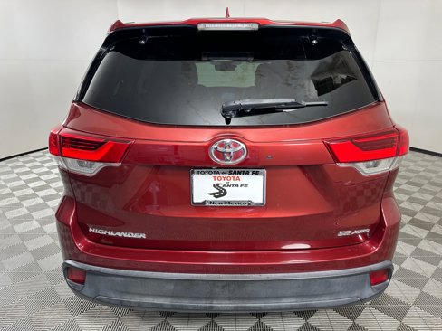 Used 2017 Toyota Highlander AWD V6 image 9