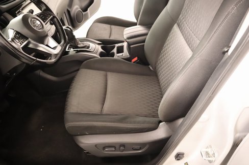 Used 2020 Nissan Rogue SV image 11