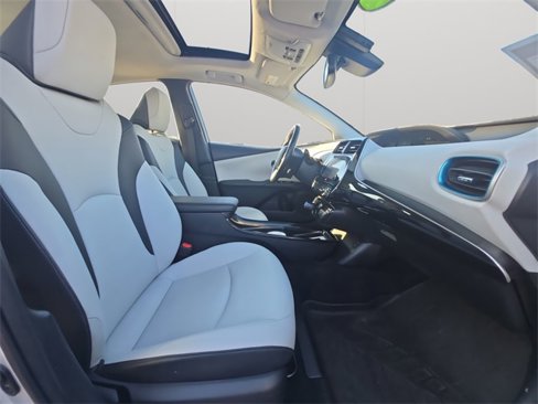 Used 2017 Toyota Prius Four image 12