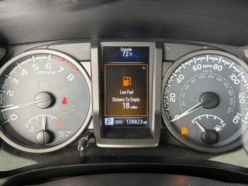 Used 2017 Toyota Tacoma TRD Sport image 22