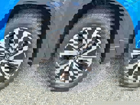 Certified 2022 Volkswagen Taos SE image 8