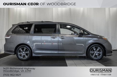 Used 2017 Toyota Sienna SE image 3