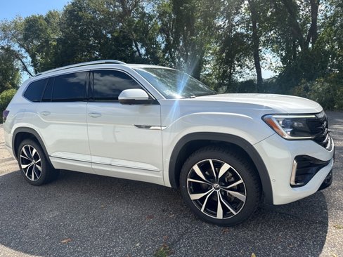 Used 2024 Volkswagen Atlas SEL Premium R-Line image 2