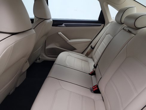 Used 2018 Volkswagen Passat 2.0T R-Line image 18