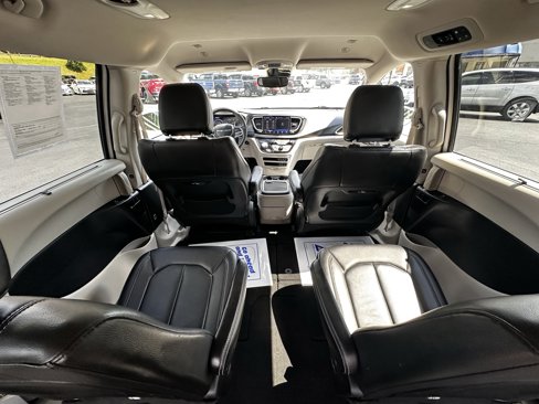 Used 2022 Chrysler Pacifica Touring-L image 21