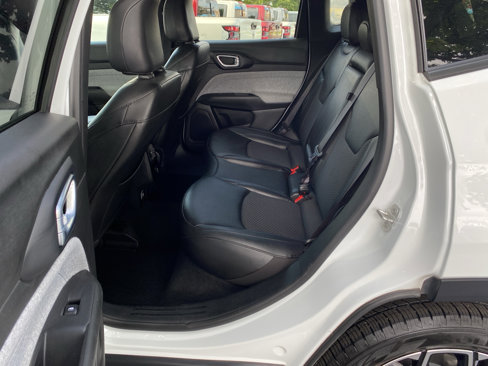 Used 2024 Jeep Compass Latitude image 23