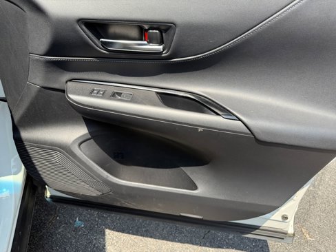 Certified 2022 Toyota Venza LE image 19