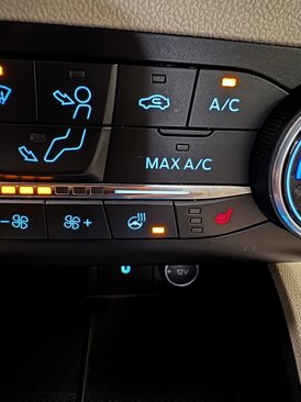 Used 2020 Ford Escape Titanium image 10