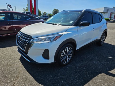 Used 2022 Nissan Kicks SV image 3