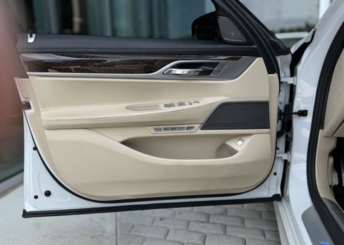 Used 2018 BMW 750i image 12