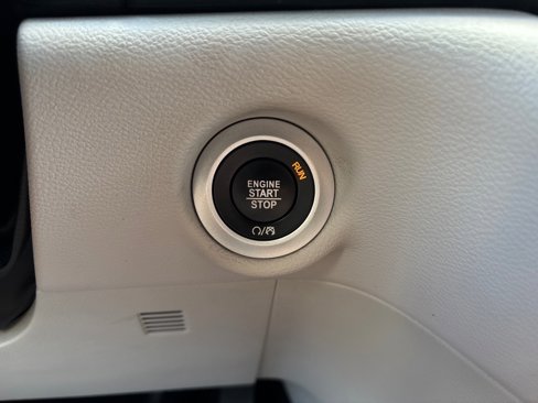 Used 2017 Chrysler Pacifica LX image 33