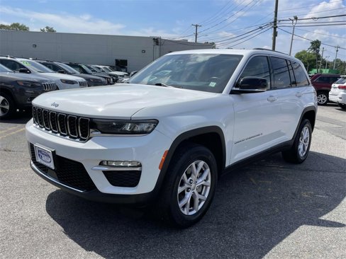 Used 2022 Jeep Grand Cherokee Limited image 3