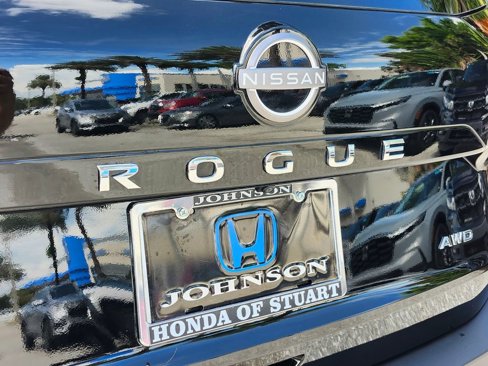 Used 2023 Nissan Rogue S image 11