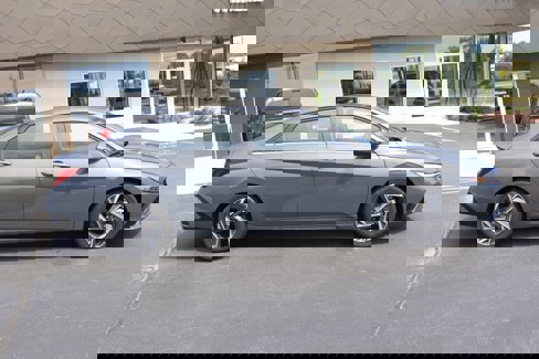 New 2025 Hyundai Elantra Limited image 2