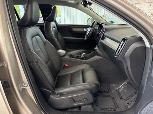 Certified 2024 Volvo XC40 B5 Plus w/ Climate Package image 19