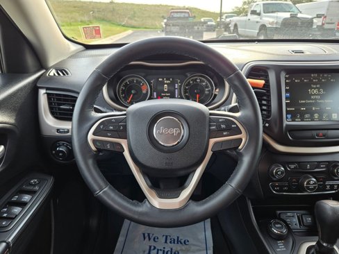 Used 2017 Jeep Cherokee Latitude w/ Comfort/Convenience Group image 17